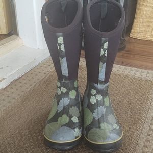 Bogs boots with Le Jardin pattern size 7